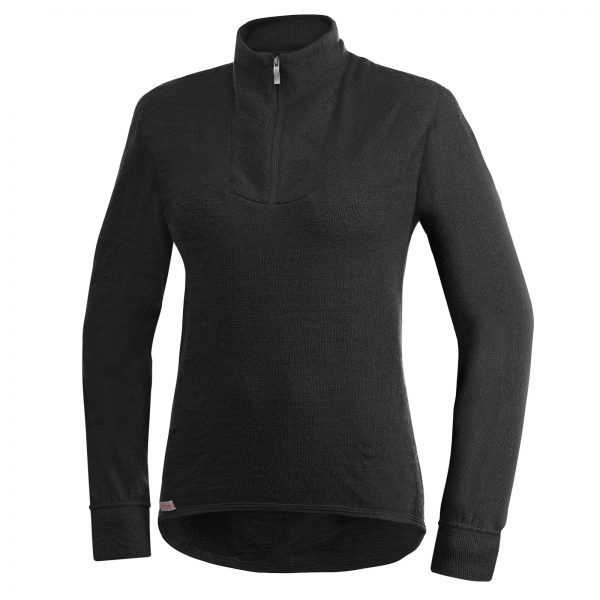 Framsida av svart mellanlager tröja med krage och kort blixtlås. Namn på produkt Zip Turtleneck 400
